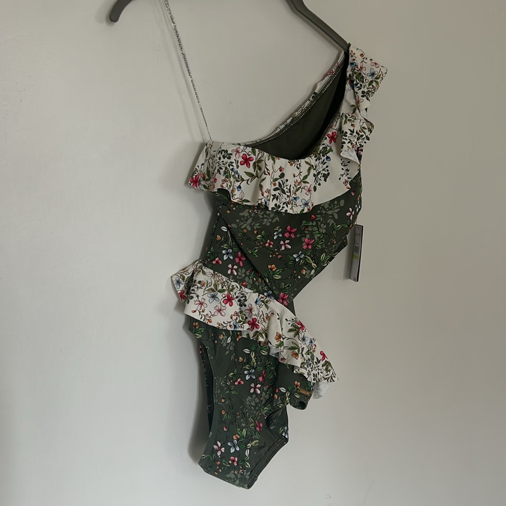 NWT Vince Camuto Piccadilly Ruffle One Shoulder Swimsuit - Picture 3 of 9